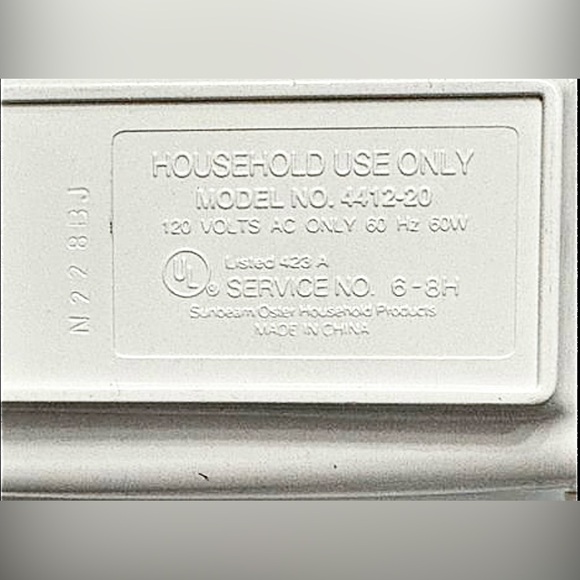 Oster 17.5” Electric Knife with 9” Double Blades - Picture 4 of 4